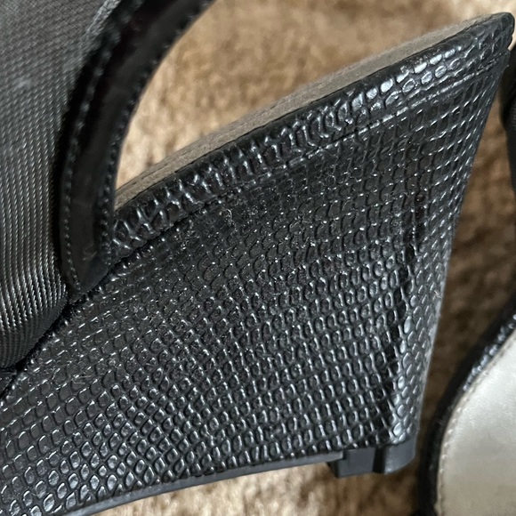 Bandolino Mesh Wedge Heeled Sandal - Size 7 - Picture 4 of 4